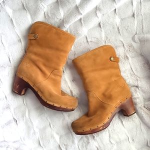 UGG Lynnea S/N 3204 Fold Over Leather Clog Boots | Size USA 7 EU 38